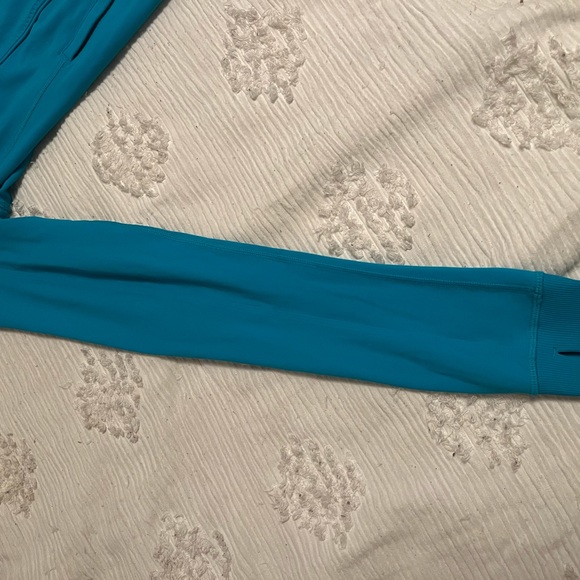 COPY - Teal Lululemon Jacket. Size 6 - Picture 6 of 7